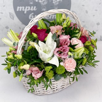 Корзина роз и лилий