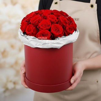 25 красных роз в коробке
