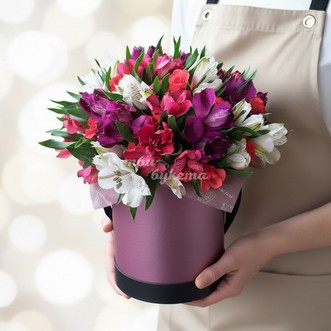 Альстромерии в коробке