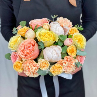 Композиция из пионовидных роз