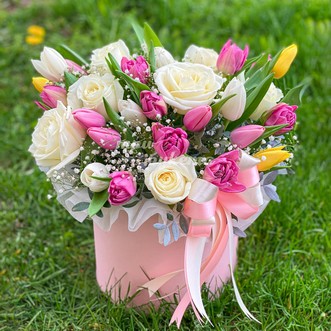 Розы и тюльпаны в коробке