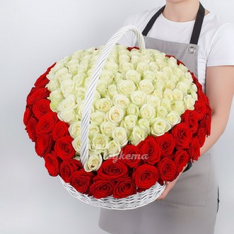 Сердце из 151 розы в корзине