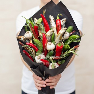 Букет с огурцами и рыбой