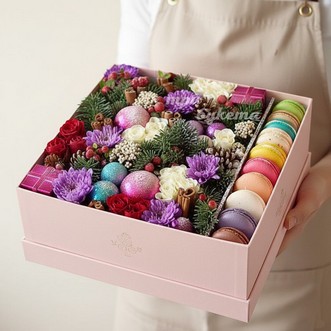 Новогодний подарок с 10 макарунами