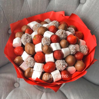 Букет из клубники и маршмеллоу