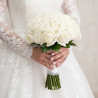Букет невесты из белых роз