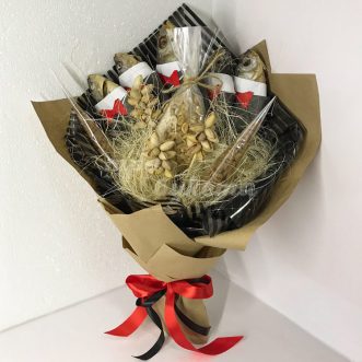 Мужской букет из рыбы и фисташек