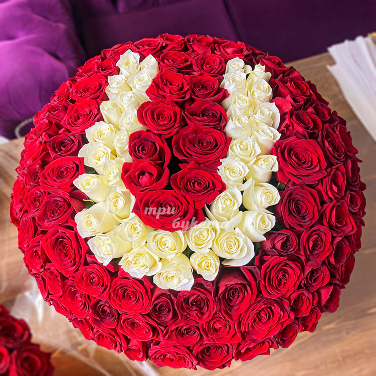 Шляпные коробки роз с признанием в любви (буква U)